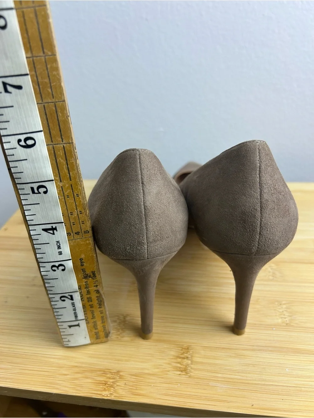 Stuart Weitzman Women’s size 9 Taupe Suede Pointed Pumps Made in Spain